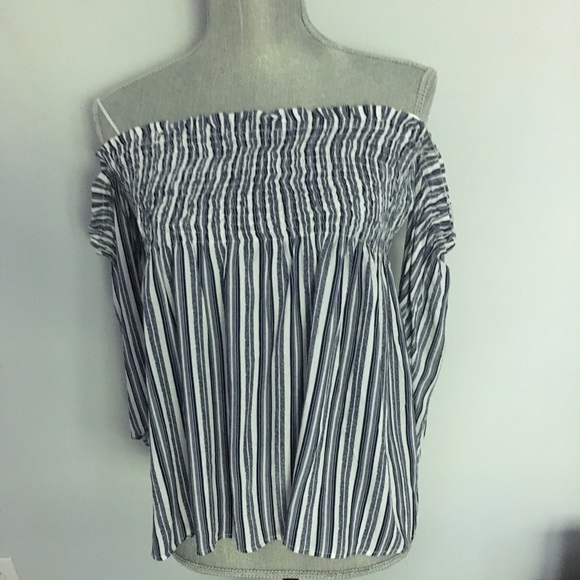 NWOT Paper Crane blouse Sz M striped cold shoulder stunning! - Picture 1 of 8